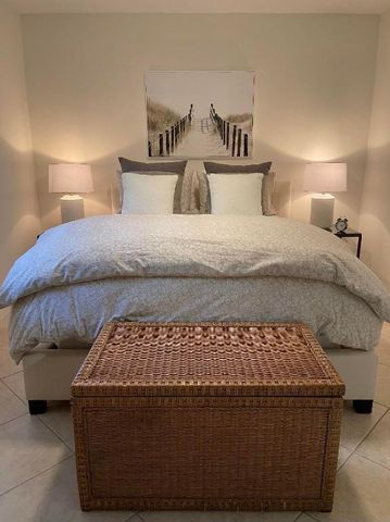 1202 Palm Trail 6, Delray Beach, FL 33483