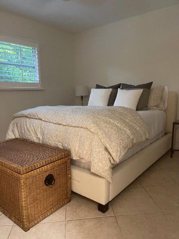 1202 Palm Trail 6, Delray Beach, FL 33483