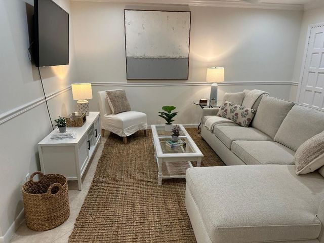 1202 Palm Trail 6, Delray Beach, FL 33483