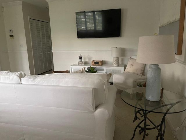 1202 Palm Trail 6, Delray Beach, FL 33483