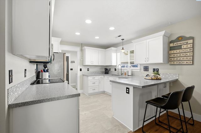 5132 W Killdeer Ct, West Richland, WA 99353