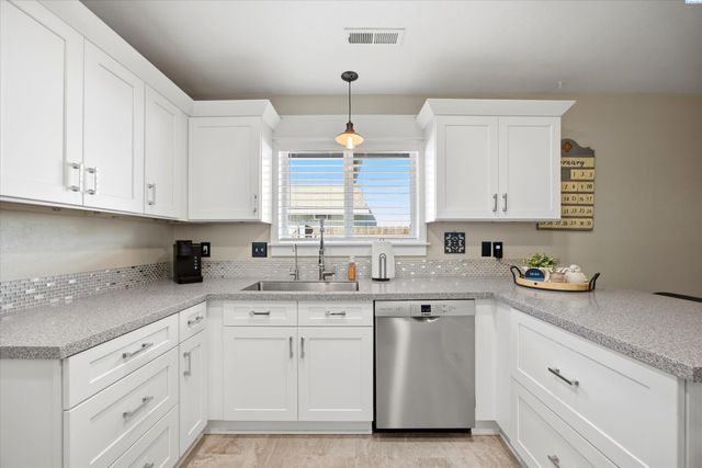 5132 W Killdeer Ct, West Richland, WA 99353