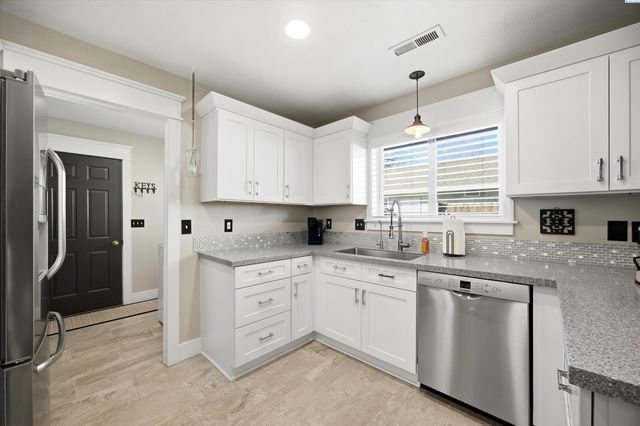 5132 W Killdeer Ct, West Richland, WA 99353