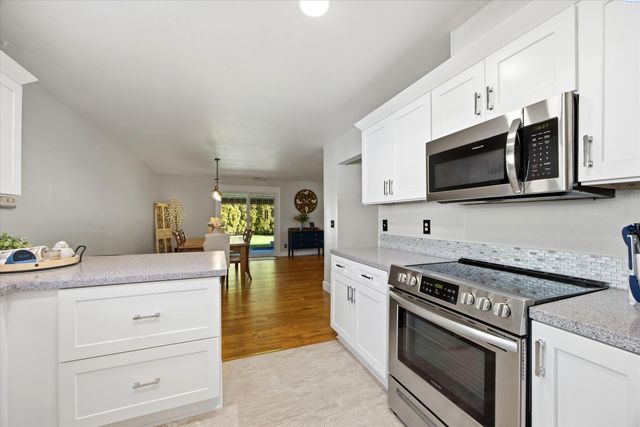 5132 W Killdeer Ct, West Richland, WA 99353