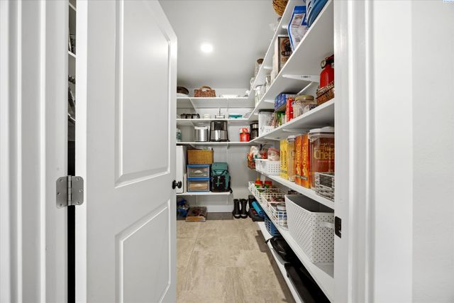 5132 W Killdeer Ct, West Richland, WA 99353