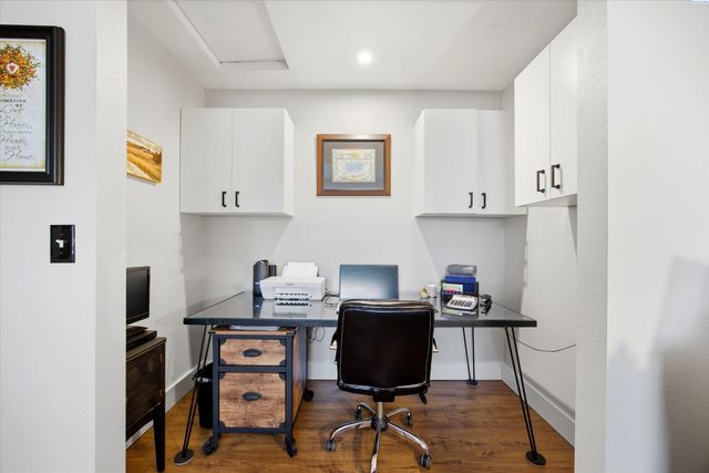 5132 W Killdeer Ct, West Richland, WA 99353