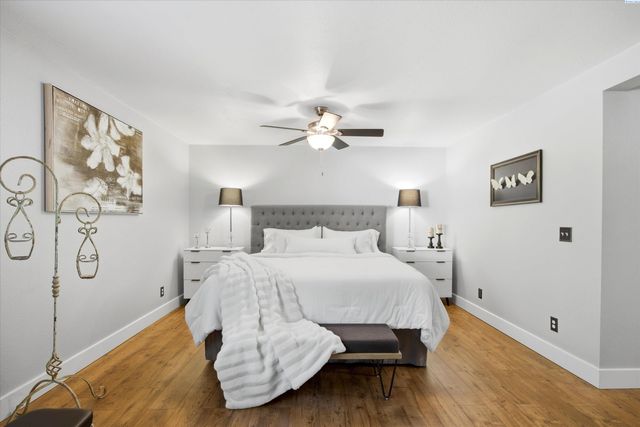 5132 W Killdeer Ct, West Richland, WA 99353