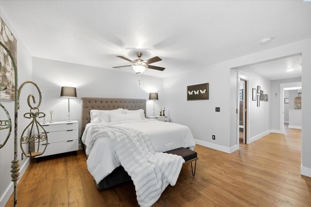 5132 W Killdeer Ct, West Richland, WA 99353