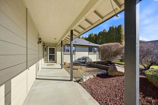 5132 W Killdeer Ct, West Richland, WA 99353