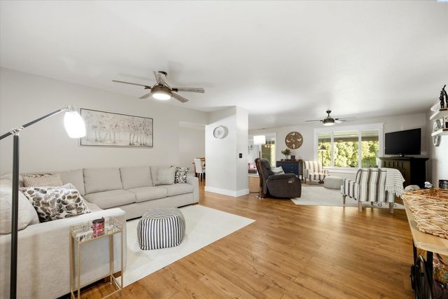 5132 W Killdeer Ct, West Richland, WA 99353