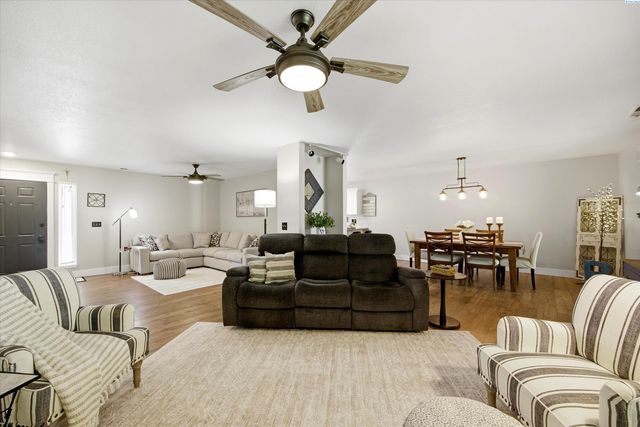 5132 W Killdeer Ct, West Richland, WA 99353