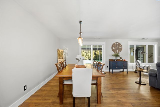 5132 W Killdeer Ct, West Richland, WA 99353