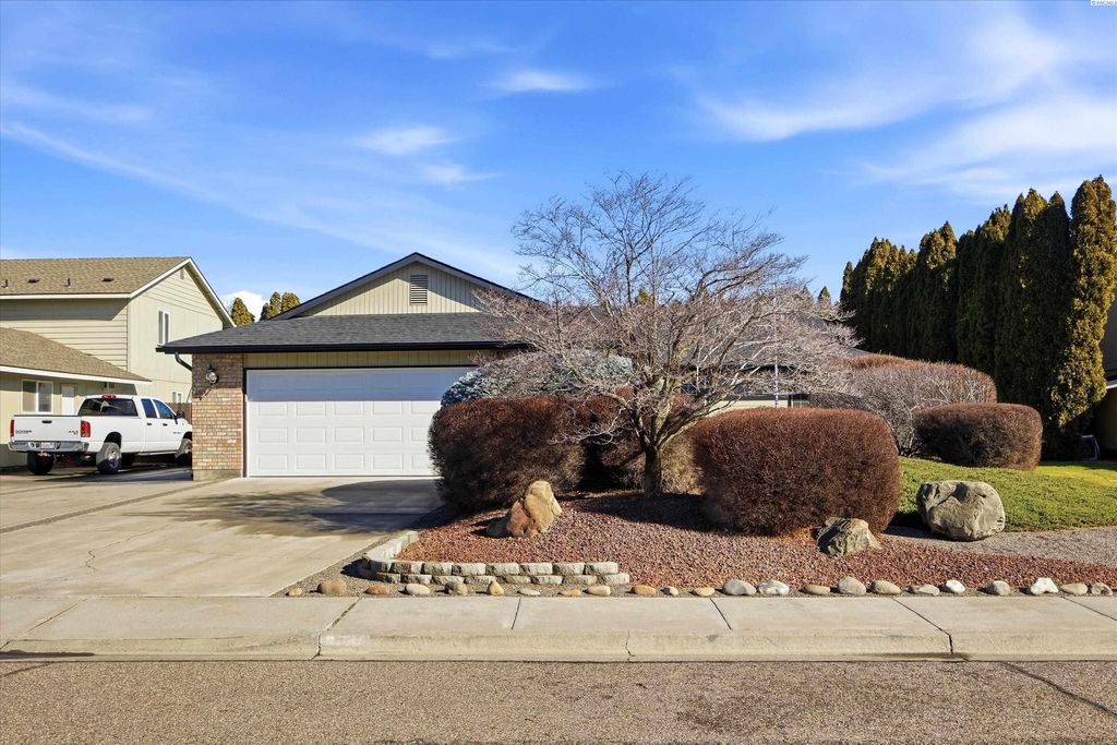 5132 W Killdeer Ct, West Richland, WA 99353