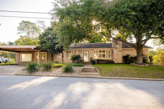 1601 S Chappell Hill Street, Brenham, TX 77833