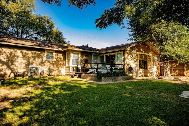 1601 S Chappell Hill Street, Brenham, TX 77833