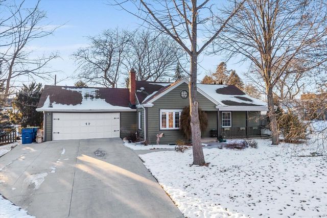 325 E Whitefish ROAD, Port Washington, WI 53074