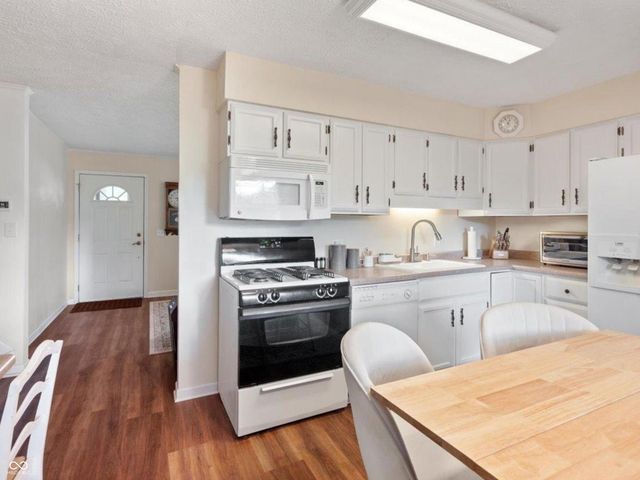 7 Sleepy Hollow Drive, Westfield, IN 46074