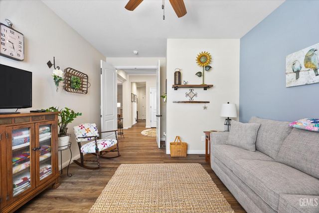 1907 Corvedale Street, Bakersfield, CA 93311