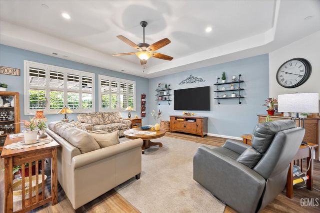 1907 Corvedale Street, Bakersfield, CA 93311