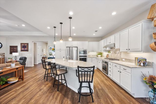 1907 Corvedale Street, Bakersfield, CA 93311