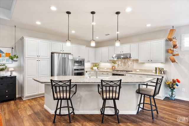 1907 Corvedale Street, Bakersfield, CA 93311