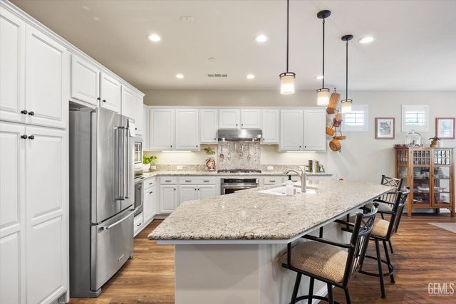 1907 Corvedale Street, Bakersfield, CA 93311