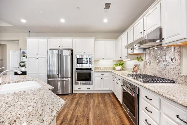 1907 Corvedale Street, Bakersfield, CA 93311