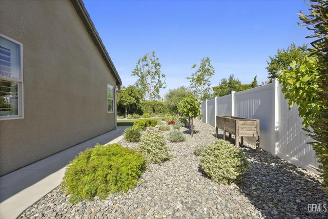 1907 Corvedale Street, Bakersfield, CA 93311