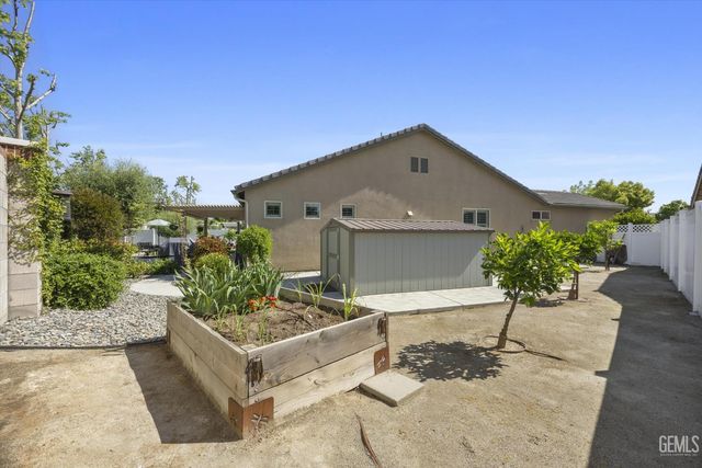 1907 Corvedale Street, Bakersfield, CA 93311