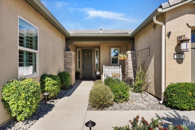 1907 Corvedale Street, Bakersfield, CA 93311