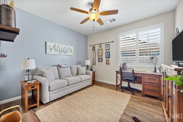 1907 Corvedale Street, Bakersfield, CA 93311