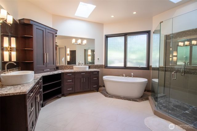 15831 SE 45th Street, Bellevue, WA 98006