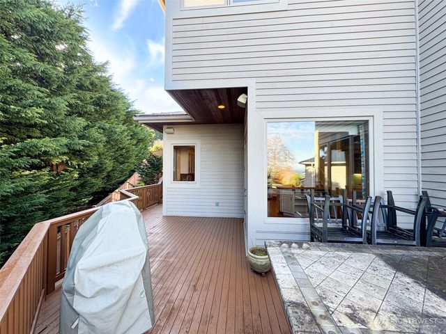 15831 SE 45th Street, Bellevue, WA 98006