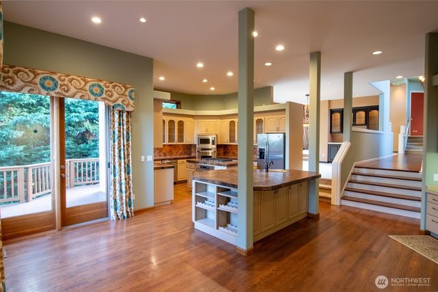 15831 SE 45th Street, Bellevue, WA 98006