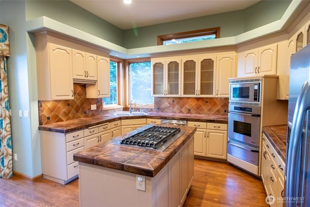 15831 SE 45th Street, Bellevue, WA 98006