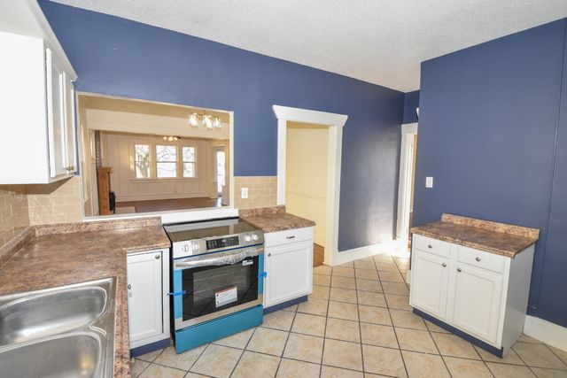 1863 N Grant Avenue, Springfield, MO 65803