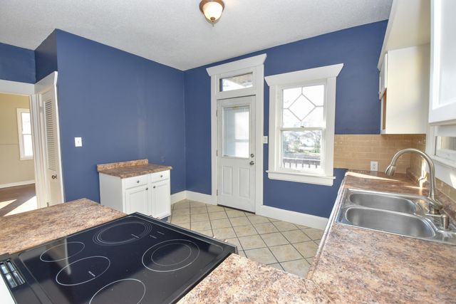 1863 N Grant Avenue, Springfield, MO 65803