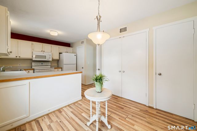 972 Heritage Village B, Southbury, CT 06488