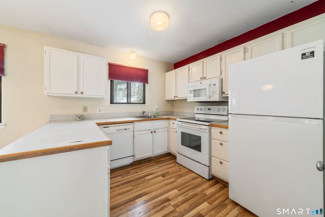 972 Heritage Village B, Southbury, CT 06488