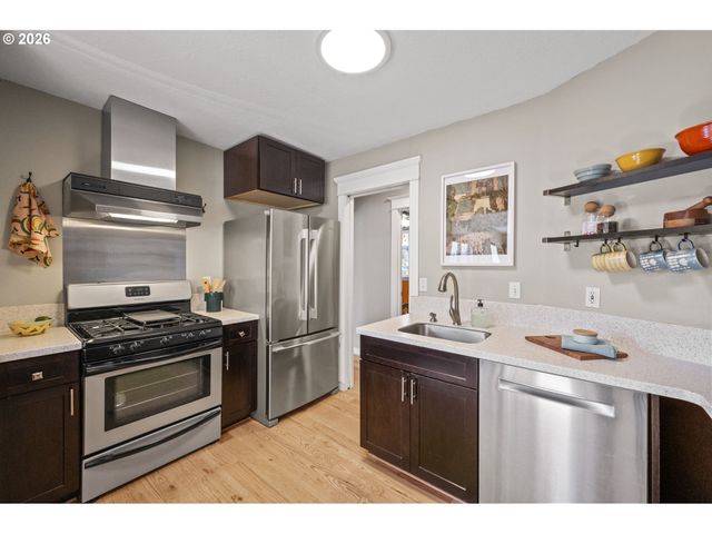 3541 N HALLECK St, Portland, OR 97217