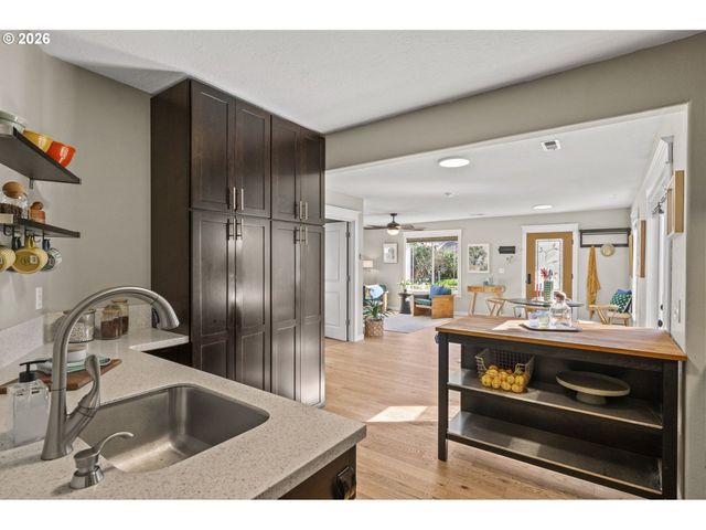 3541 N HALLECK St, Portland, OR 97217