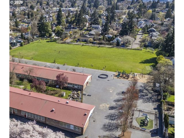 3541 N HALLECK St, Portland, OR 97217