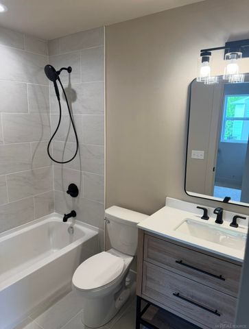 27305 Groveland Street, Madison Heights, MI 48071