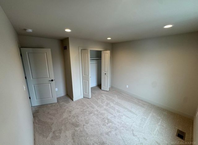 27305 Groveland Street, Madison Heights, MI 48071