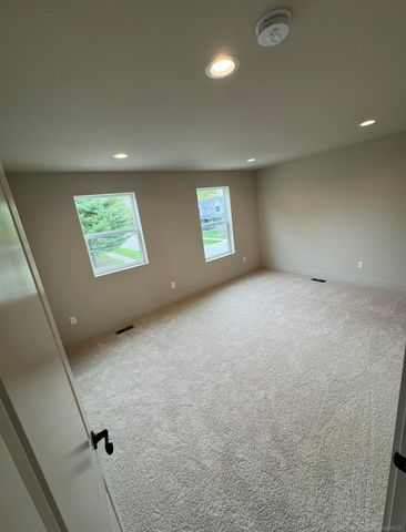 27305 Groveland Street, Madison Heights, MI 48071
