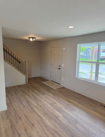 27305 Groveland Street, Madison Heights, MI 48071