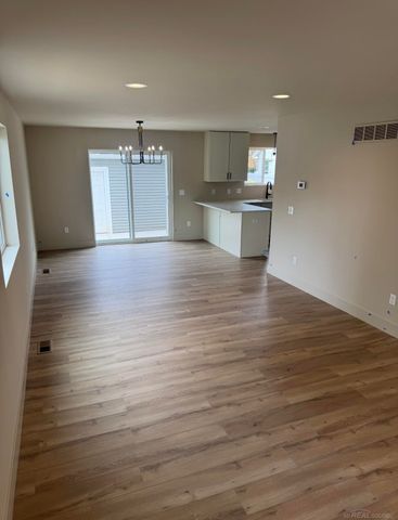 27305 Groveland Street, Madison Heights, MI 48071