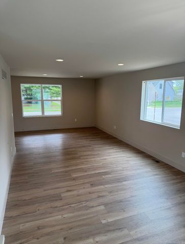 27305 Groveland Street, Madison Heights, MI 48071