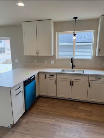 27305 Groveland Street, Madison Heights, MI 48071