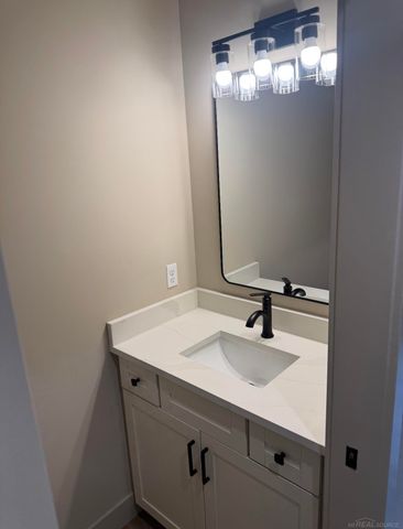27305 Groveland Street, Madison Heights, MI 48071